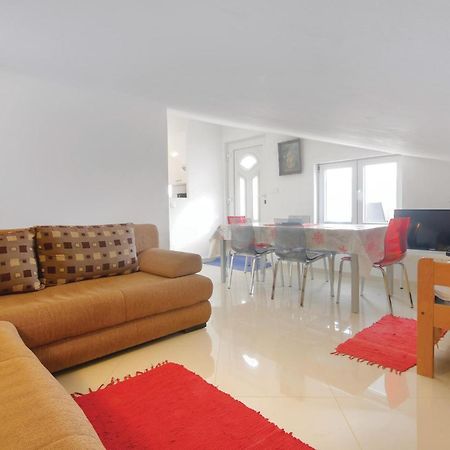 Cozy Apartment In Medulin With Kitchen Zewnętrze zdjęcie
